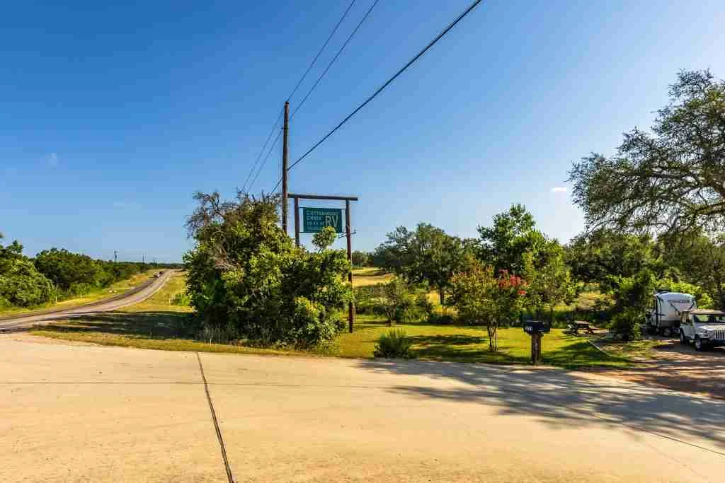 Entrance to Cottonwood Creek from FM 165